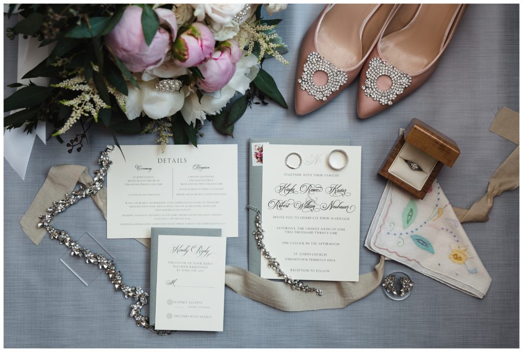 invitation suite by Sincerely Lizzie and bridal accessories